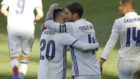 Ramos abraza a Asensio en el partido ante el Eibar