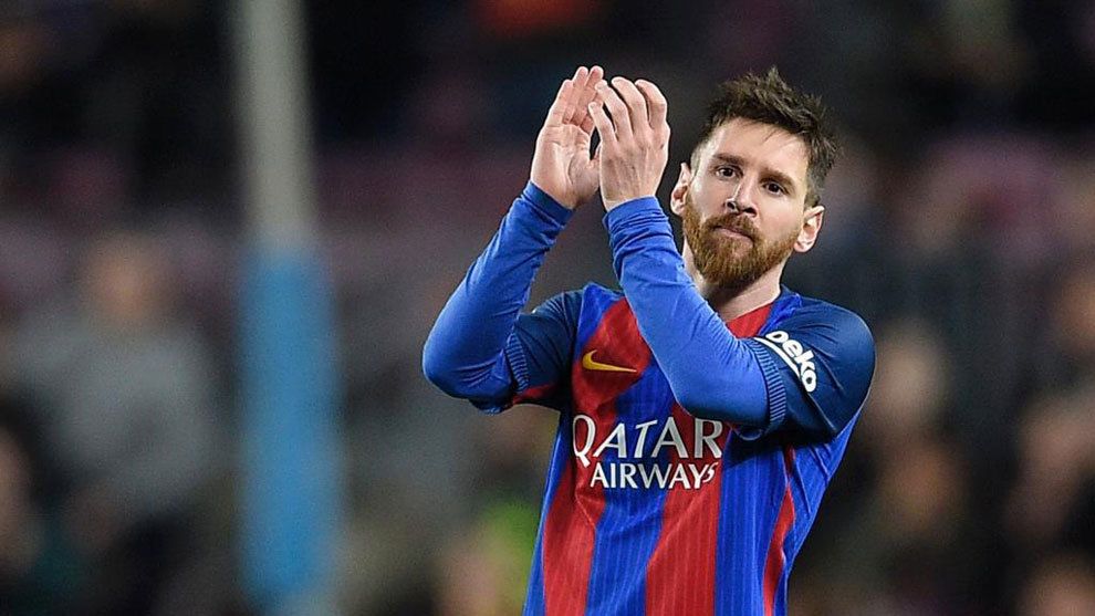 Messi aplaude al pblico del Camp Nou