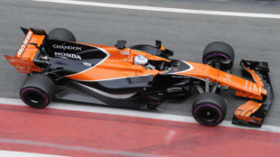 Alonso pilota el MCL32 en Montmel.