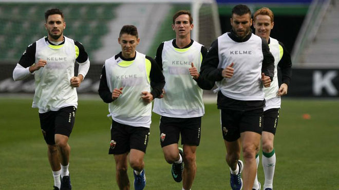 Fabin y lex Fernandez en un entrenamiento junto a sus compaeros.
