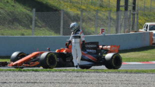 El pblico aplaudi a Alonso y silb a McLaren.