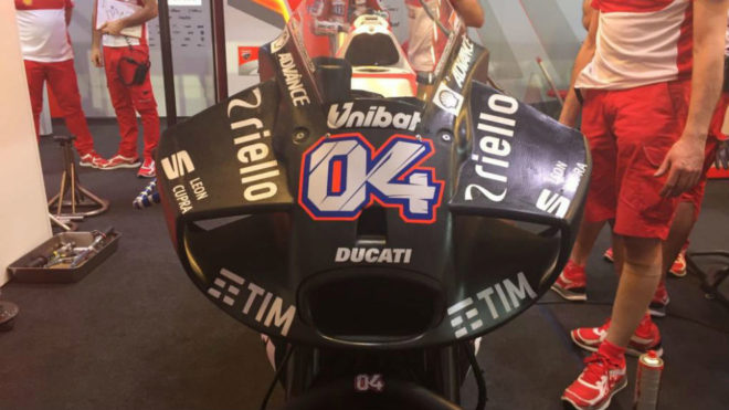 El nuevo carenado de Ducati destaca por sus grandes entradas de aire.