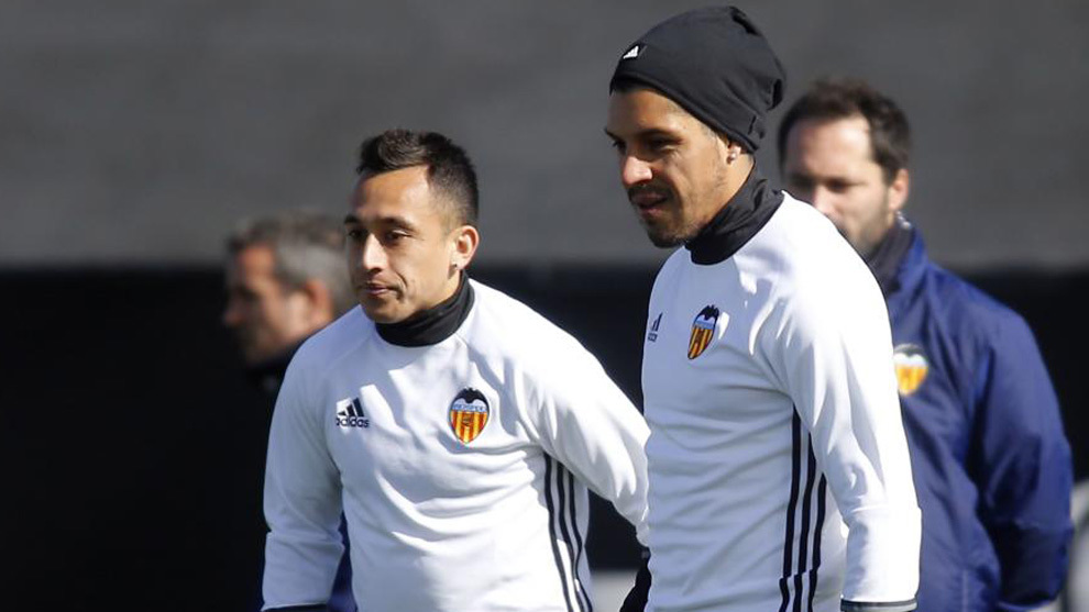 Fabián Orellana y Enzo Pérez en una sesión con el Valencia esta semana.
