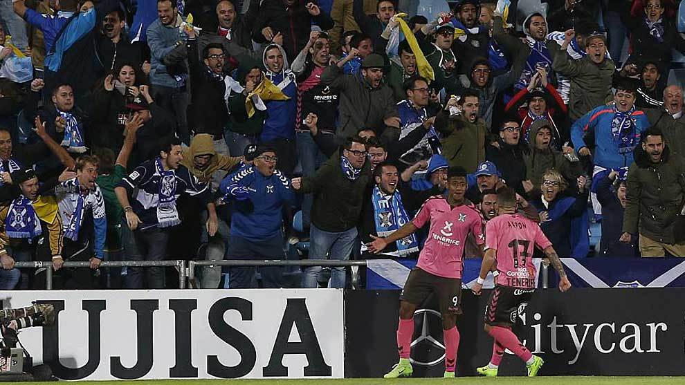 &apos;Choco&apos; Lozano y Aarn celebran el gol del primero en Getafe el...