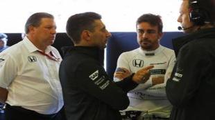 Zak Brown, Director Ejecutivo McLaren, Andrea Stella, Director de...