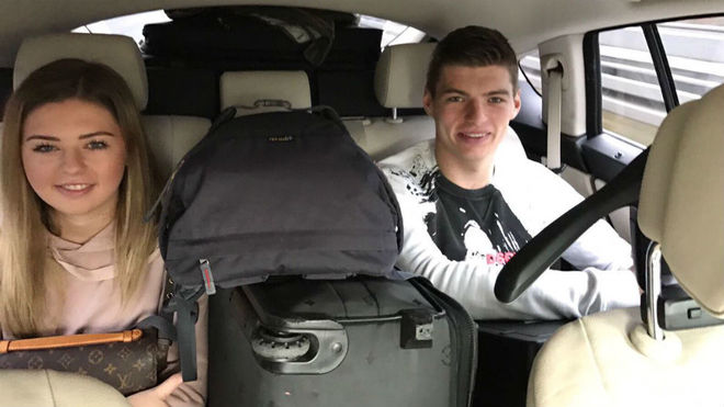 Max Verstappen, de camino a Australia junto a su hermana.