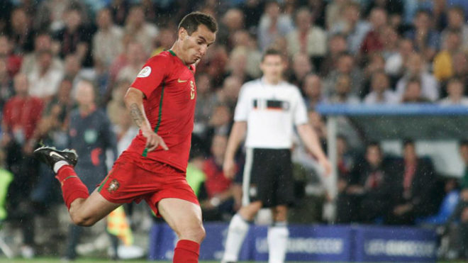 Petit en un partido como jugador en la Eurocopa de 2008.