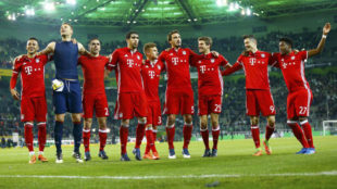 Los jugadores del Bayern celebran el triunfo ante el &apos;Gladbach&apos;.