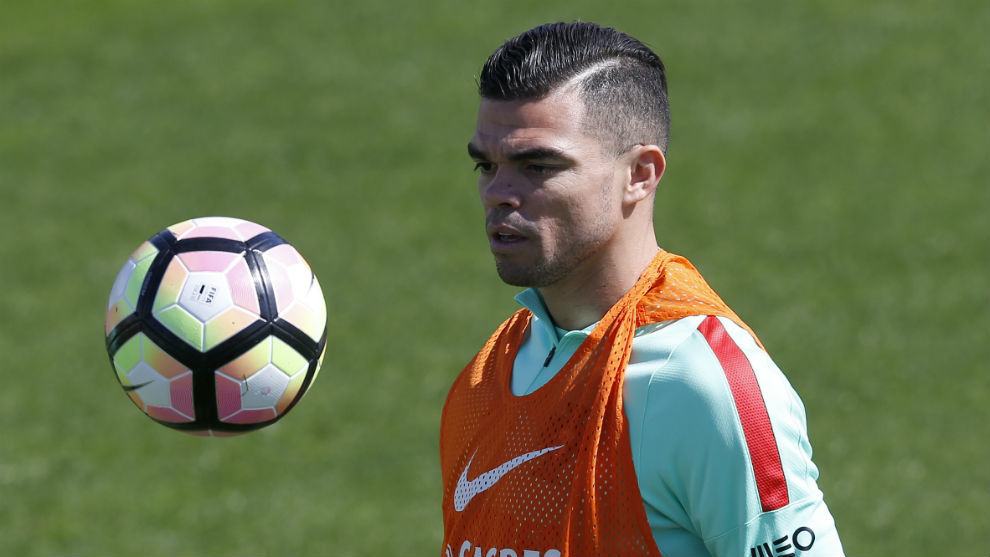 Pepe, hoy, durante el entrenamiento con Portugal.