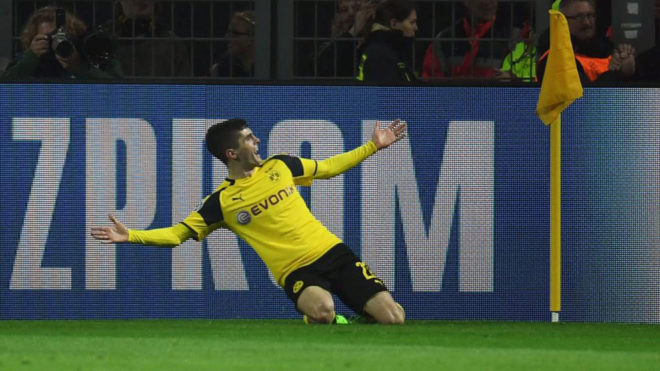 Pulisic celebra un gol con el Dortmund.