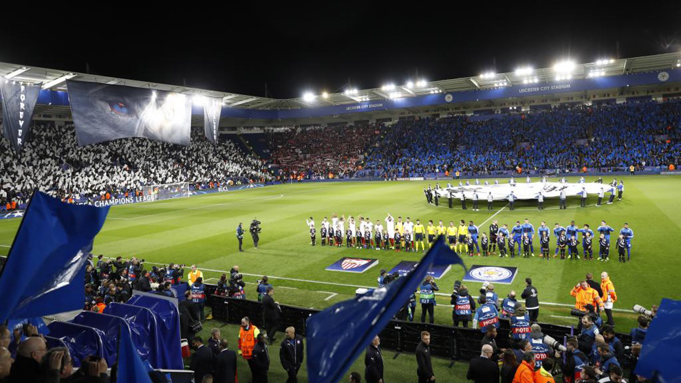 Leicester y Sevilla posan en el King Power Stadium.