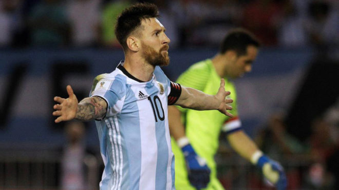 Messi celebra su gol a Chile.