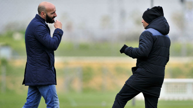 Monchi conversa con Sampaoli en la Ciudad Deportiva.