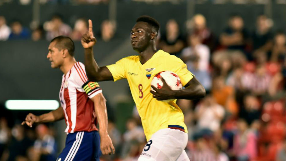Caicedo celebra su gol con Ecuador contra Paraguay.
