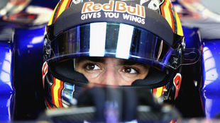 Carlos Sainz, montado en su Toro Rosso.