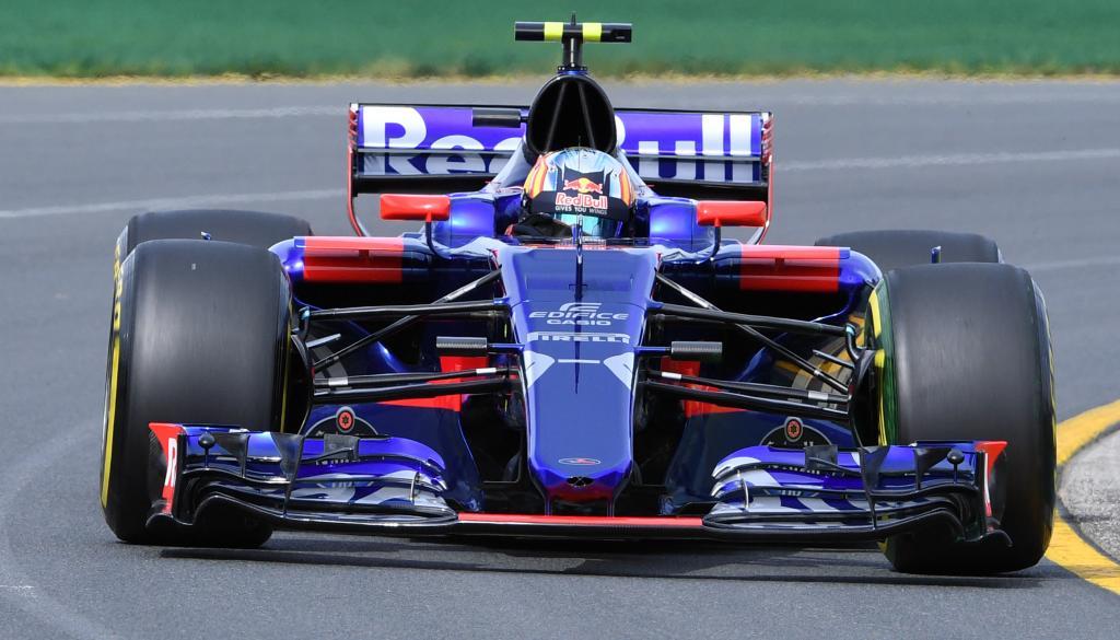 Sainz pilota su Toro Rosso en el circuito de Albert Park.
