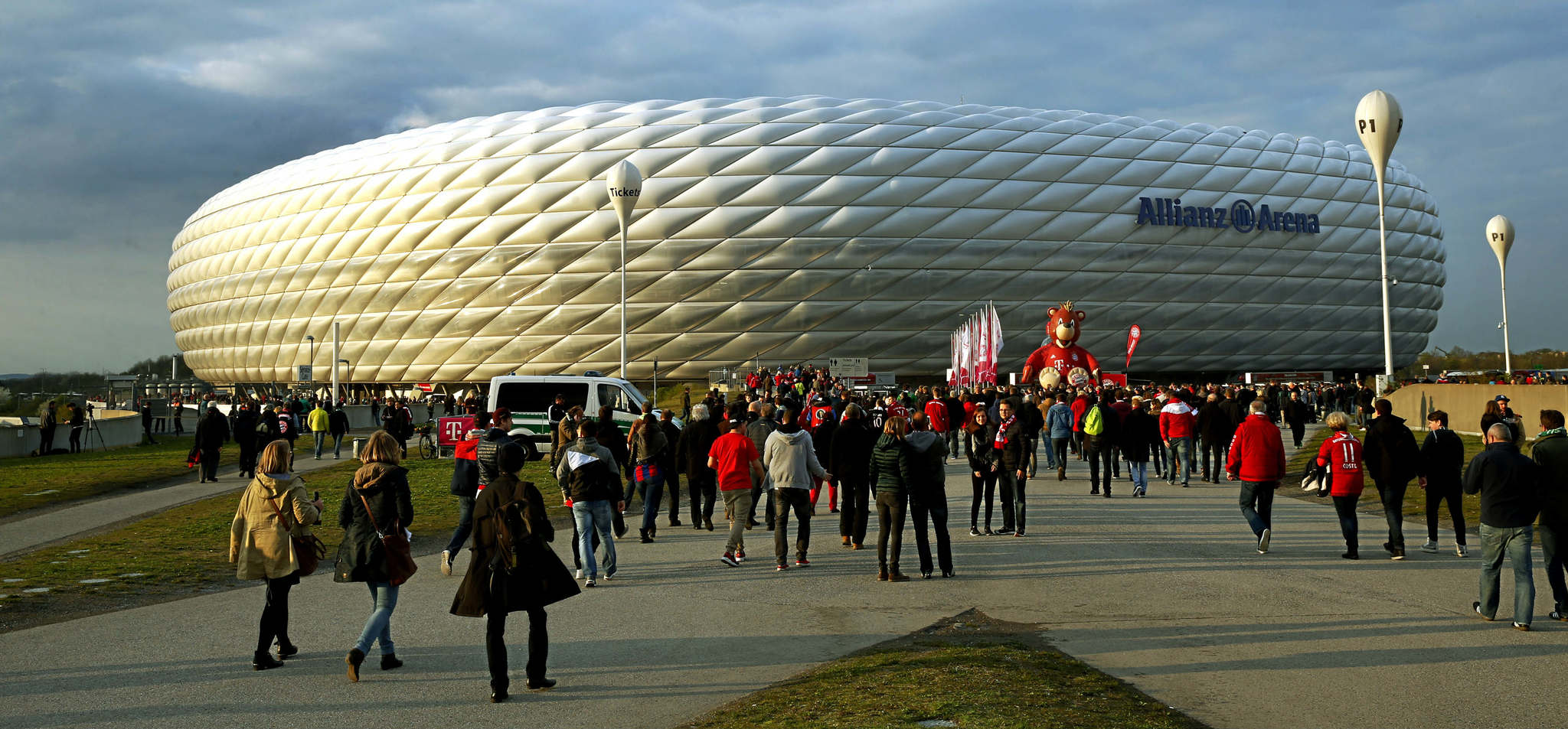 El estadio del Bayern de Mnich hace pleno. Sus 75.000 butacas se...