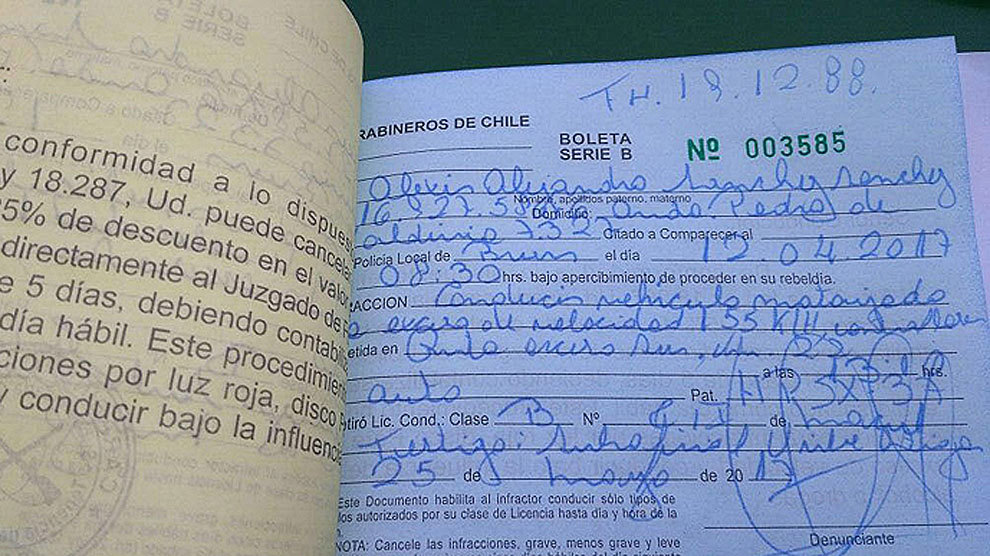 La multa impuesta al delantero chileno.