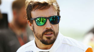 Fernando Alonso, pensativo durante el pasado Gran Premio de Australia.