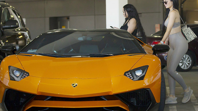Kylie Jenner y su nuevo Lamborghini