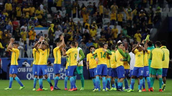 Los jugadores de Brasil celebran el triunfo ante Paraguay.