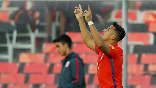 Alexis Snchez celebra su gol frente a Venezuela.