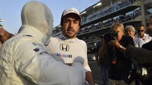 Massa y Alonso, en la parrilla de salida del Gran Premio de Australia...