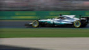 Lewis Hamilton pilotando el Mercedes el Australia