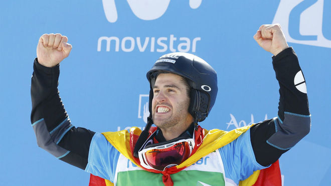 Lucas Eguibar, en el podio del Mundial de Sierra Nevada.