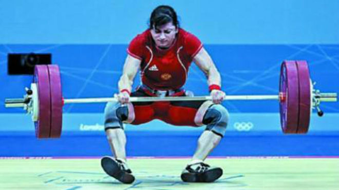 Svetlana Tzarukaeva, en un intento fallido en los Juegosde Londres...