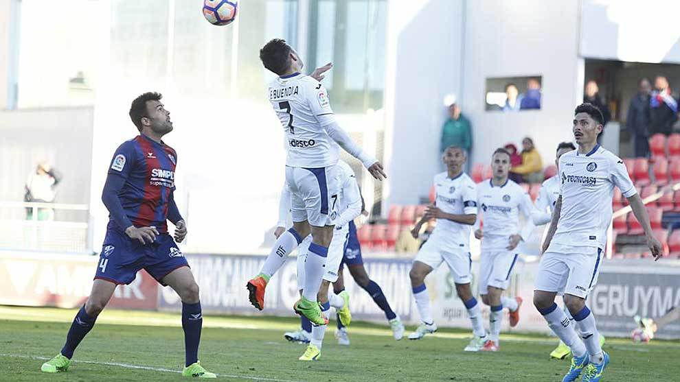 La defensa del Getafe mantuvo su portera a cero en Huesca por...