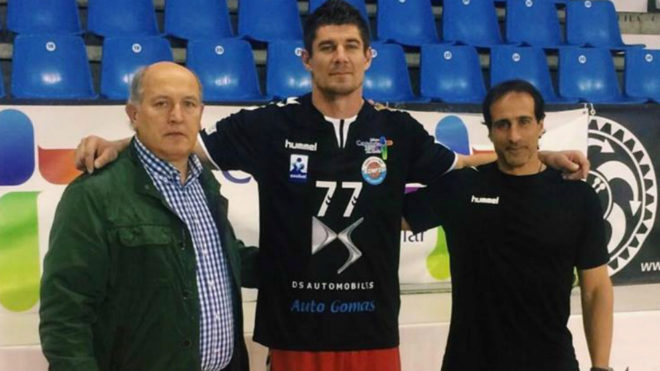 Dusan Bozoljac el da de su presentacin con el equipo cntabro