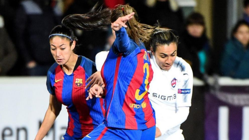Marta (derecha), ante el Barcelona en Liga de Campeones.