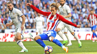 Griezmann encara a Keylor Navas en el gol del Atltico de Madrid