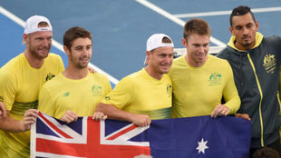 Australia celebra su victoria en la eliminatoria de la Davis ante...