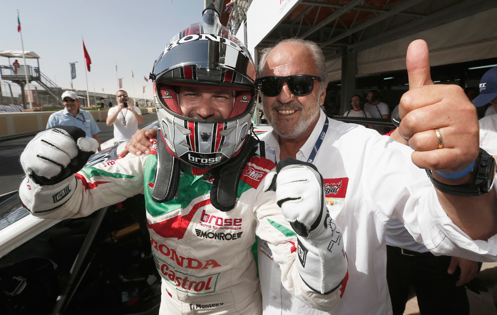 Monteiro, pole y victoria para Honda