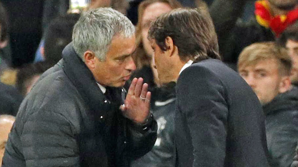 Mourinho y Conte conversan durante un encuentro esta temporada.