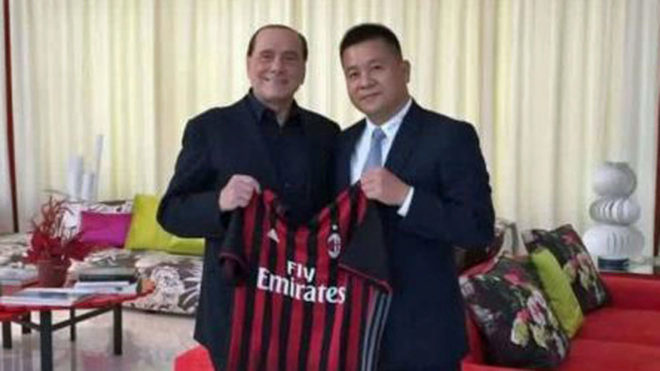 Yonghong Li, con Silvio Berlusconi.