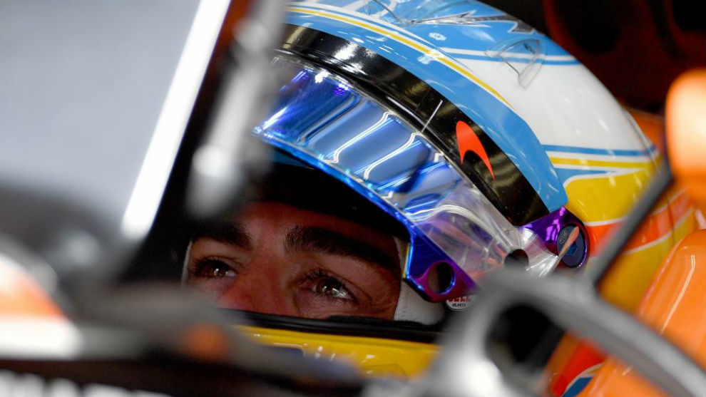 Fernando Alonso, en su box