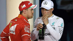 Vettel, con gesto de extraeza ante Bottas.