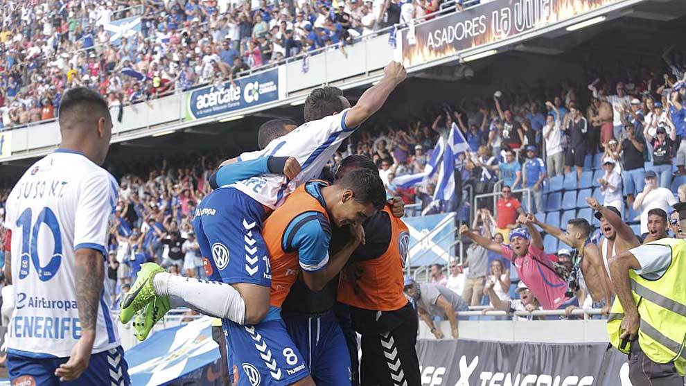 Los jugadores del Tenerife celebran el gol de Amath al Girona el...
