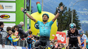 Michele Scarponi consigue el primer liderato del Tour de los Alpes.