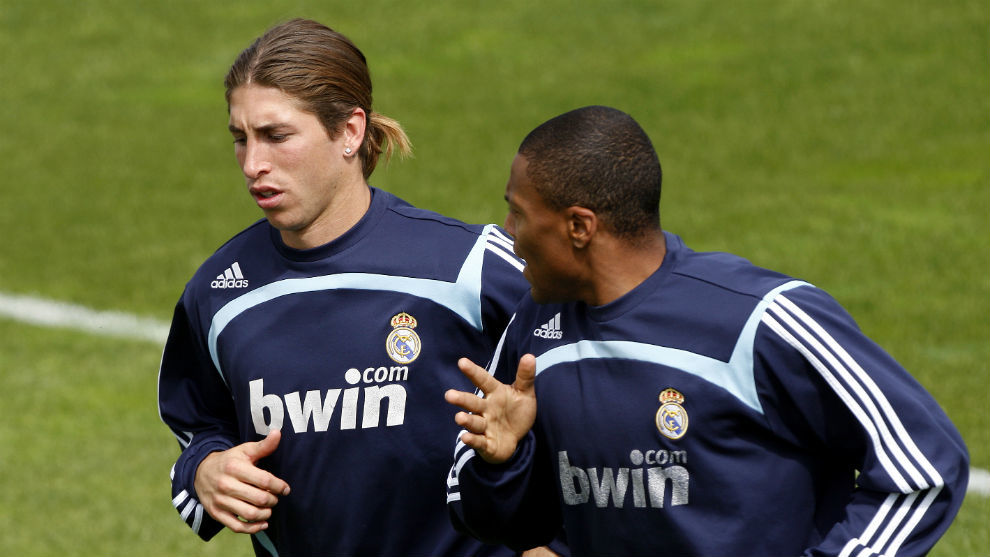 Julio Baptista junto a Sergio Ramos en un entrenamiento con el Real...