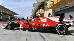 Vettel, con el SF70H, durante el pasado GP de Bahrin