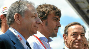 Alonso, junto a Jean Todt, en la salida de las 24 Horas de Le Mans de...
