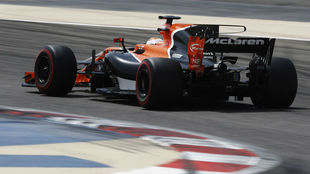 Vandoorne pilota el McLaren Honda en el test post carrera de Bahrin.
