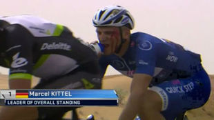 Marcel Kittel, en la segunda etapa del Dubai Tour, tras ser agredido...