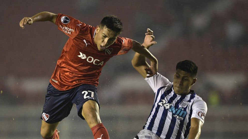 Ezequiel Barco jugando para Independiente