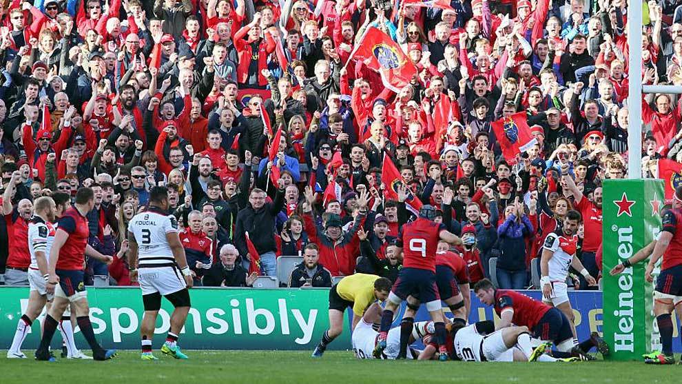 La &apos;Red Army&apos; celebra el pase de Munster a semifinales en Thomond Park...
