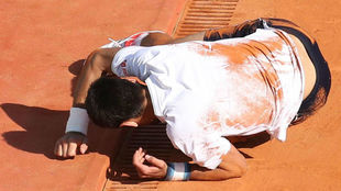Djokovic, en el suelo de la central